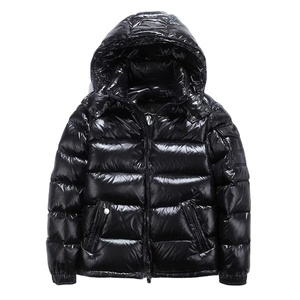 Chaqueta Acolchada Negra con Capucha para Hombre, Cierre de Cremallera, Resistente al Viento, Rellena de Plumón, Abrigo Casual de Invierno, Corte Regular, Exterior de Poliéster - Product Image 1