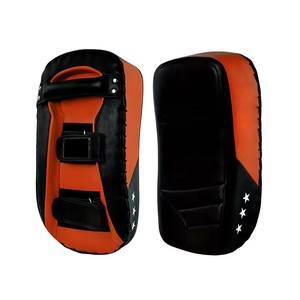 Boucliers et cibles d'entraînement en cuir personnalisables pour le Muay Thai, le Kickboxing et les arts martiaux - Product Image 6