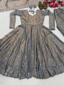 ชุดอานาร์กาลี คุรตะ ปักลายหนัก ดีไซน์ใหม่มาแรง พร้อมกางเกงและผ้าคลุมไหล่ - Product Image 4