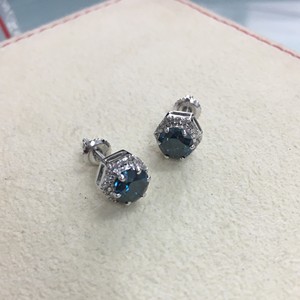 Boucles d'oreilles clous halo pour femme en argent sterling 925 plaqué rhodium avec diamant naturel bleu taille ronde de 1,68 carat, bijoux tendance pour mariage et soirée - Product Image 4