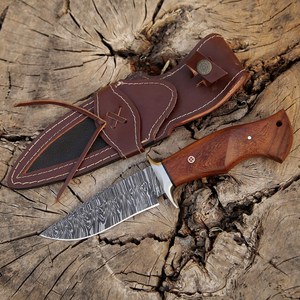 Couteau de chasse et de camping Pasha Enterprises en acier Damas à pointe large, pour activités de plein air, bushcraft, éviscération et survie, vente en gros - Product Image 1