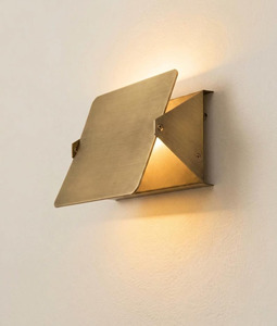 Applique murale en laiton de style Mid-Century, lampe murale en laiton massif, luminaire mural rotatif de style français, luminaire mural minimaliste des années 1960 - Product Image 1
