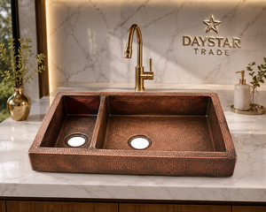 Évier de cuisine en cuivre pur Daystar Trade, fait main, surface martelée brossée, quatre trous, double bac, à encastrer sous le plan. |   Moderne 1.2-3.0mm - Product Image 1