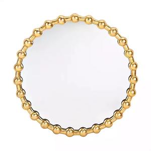 Miroir design en métal de qualité assurée qui ajoute du caractère et du charme aux intérieurs simples. - Product Image 2