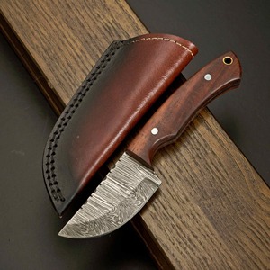 Cuchillo de caza hecho a mano con hoja de acero de Damasco, mango de palisandro y funda de cuero, cuchillo para exteriores. - Product Image 1