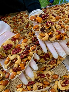 Meilleures ventes : Biscuits aux noix mélangées de haute qualité, délicieuses tartes aux noix en forme de bateau, vente en gros, grande quantité, personnalisables, 2025 Vietnam - Product Image 4