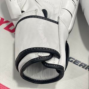 Nouvelle conception, derniers gants de boxe Muay Thai, cuir de vache véritable, équipement d'entraînement de kickboxing MMA, gants professionnels Fairtex - Product Image 2