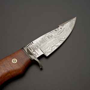 มีดบุชคราฟท์เหล็กดามัสกัสตีขึ้นรูปด้วยมือ ขายดี พร้อมปลอกหนัง รองรับ OEM ใบมีดแบบ Fixed Blade เหมาะสำหรับตั้งแคมป์และล่าสัตว์ - Product Image 4