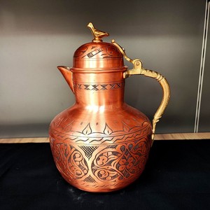 Jarra de Agua de Cobre Premium con Asa de Latón, Jarra de Gran Capacidad para Restaurantes, Hoteles, Servicios de Catering, Proveedor de Artículos de Bebida para Cocina - Product Image 1