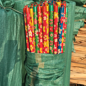 Escoba de Madera Recubierta de PVC Ecológica de 120 cm con Cabezal de Plástico Resistente, Venta al Por Mayor de Fábrica - Product Image 1