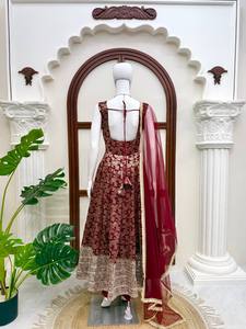 Robe Anarkali en jacquard floral marron avec dupatta, tenue de soirée de créateur, robe ethnique de mariage pour femmes - Product Image 5