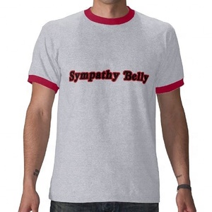 Camiseta de manga corta gris para hombre Jolly Troll con ribete en contraste rojo y estampado de personaje con logo frontal, corte informal - Product Image 6