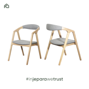 Sillas de Comedor de Madera de Teca de Estilo Europeo Moderno, Personalizables, con Cojines Tapizados, Resistentes al Agua y Duraderas para Uso en Restaurantes y Hogares - Product Image 1