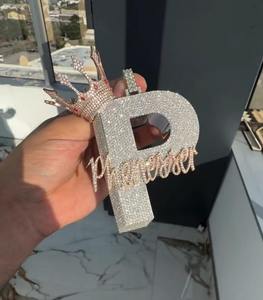 Compre un colgante de diamante moissanita certificado por GRA, estilo hip hop, de plata de ley 925, con corona con incrustaciones de diamantes, en línea en India. - Product Image 1