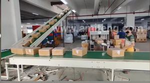 สายพานลำเลียงอุตสาหกรรม กว้าง 800 มม. สายพาน PVC ปรับความเร็วได้ 500 วัตต์ 220 โวลต์ โครงเหล็กแข็งแรงทนทาน สำหรับโรงงานผลิต - Product Image 2