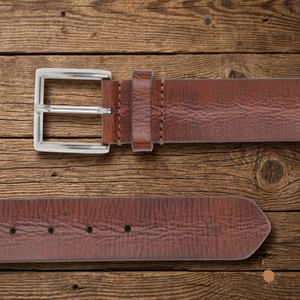 Ceinture décontractée en cuir texturé marron de style moderne pour hommes, pour jeans, avec boucle élégante en laiton argenté antique, longueur personnalisable - Product Image 1