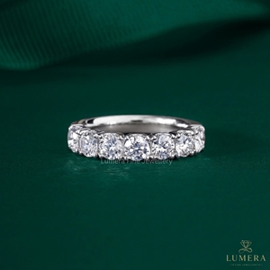 Anillo de Eternidad con Moissanita de Corte Brillante Redondo, Certificado IGI, Oro Blanco de 9K, 10K, 14K, 18K, con Garras Compartidas, Anillo de Aniversario - Product Image 1