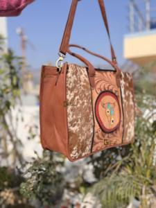 Hermosa Bolsa de Mano de Cuero con Diseño Nuevo y Tallado a Mano, Bolso Elegante de Piel de Vaca para Mujer, Multiusos - Product Image 3
