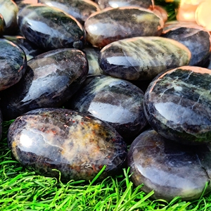 Piedra de iolita natural pulida, cristal curativo de iolita para Reiki, meditación, decoración energética, decoración del hogar al por mayor - Product Image 5