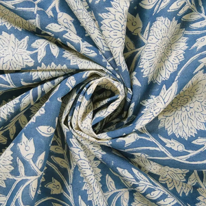 Elegante Tela de Algodón con Estampado Floral Indigo Hecho a Mano en India, Base Azul con Flores Blancas - Product Image 1