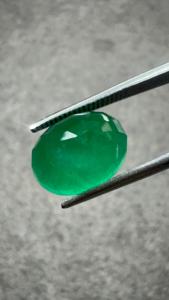 Émeraude verte naturelle de Zambie de 6,76 carats, taille ovale |   Émeraude non montée certifiée GIA |   Fabrication de bijoux de qualité supérieure AAA - Product Image 2