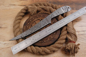 Cuchillo de Chef de Acero de Damasco Hecho a Mano Personalizado, Borde Dentado, Listo para Acampar, Compatible con OEM, Forjado a Mano, Cuchillo en Bruto, 3 Años de Garantía - Product Image 5