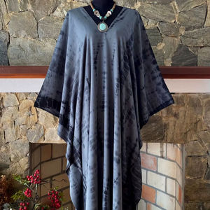 Robe longue bohème de plage en rayonne teinte à la main style shibori, caftan grande taille coupe décontractée fluide pour femme, tenue de villégiature - Product Image 1