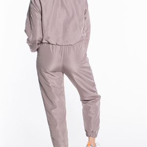 Ensemble coupe-vent matelassé léger pour femme OEM, respirant et imperméable, nouveau design de haute qualité et respirant - Product Image 4