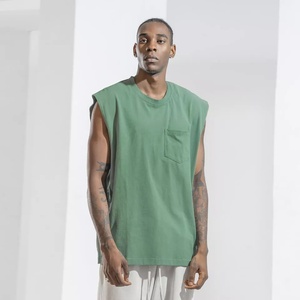 เสื้อกล้ามผู้ชายสีเขียว คอกลม ผ้าถักเรียบ สไตล์ลำลอง มีกระเป๋า - Product Image 1