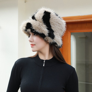 Chapeau de pêcheur en fausse fourrure style Europe-Amérique Automne-Hiver 2024, mode, chaud, couleur assortie, plage, broderie à la main - Product Image 3