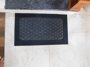 Paillasson moderne en caoutchouc rectangulaire noir à motif géométrique pour entrée et escaliers - Product Image 2