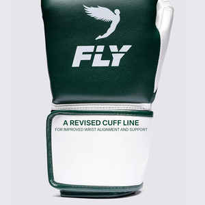 Gants de boxe personnalisés professionnels en cuir vert et blanc pour l'entraînement et le sparring, gants de kickboxing avec fermeture auto-agrippante et rembourrage OEM - Product Image 5