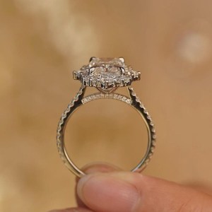 Bague Halo Classique en Moissanite Taille Radiant 5 Carats, en Argent Sterling 925 Original, Cadeau d'Anniversaire ou de Promesse, Idéale pour les Fêtes et les Charmes - Product Image 5