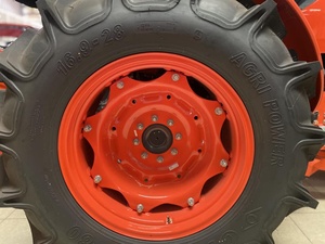 รถแทรกเตอร์คูโบต้า M6040 60 แรงม้า ขับเคลื่อน 4 ล้อ เครื่องยนต์ดีเซลประสิทธิภาพสูง ประหยัดน้ำมัน รถแทรกเตอร์สำหรับการเกษตร - Product Image 1