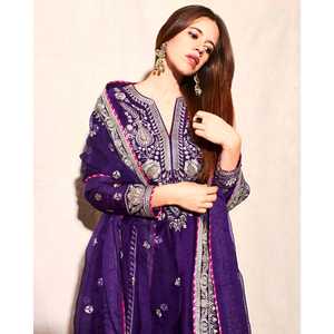 Traje de Fiesta Elegante de Chifón con Pantalón y Dupatta Bordados con Lentejuelas - Product Image 5