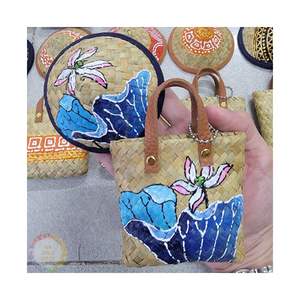 Porte-clés artisanal en herbe écologique, article cadeau, matériau en herbe de jonc naturelle, pour souvenir et accessoire de sac, Vietnam - Product Image 2