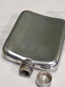 5. ชุดของขวัญกระติกน้ำเหล็กสลักชื่อส่วนตัว พร้อมกรวยและแก้ว - Product Image 2