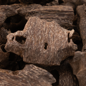 Smooth Burning Agarwood Wood - Product Image 2