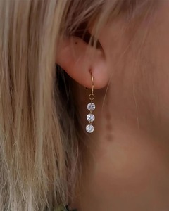 Boucles d'oreilles pendantes à trois pierres en moissanite, en argent sterling 925, magnifiques boucles d'oreilles en diamant personnalisées, cadeau pour elle - Product Image 1