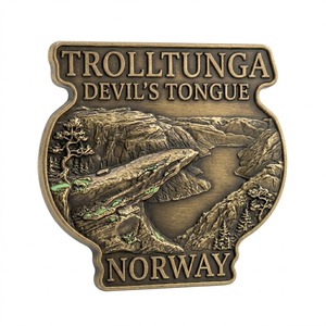 Imán de nevera 3D de los trolls noruegos con pintura luminosa verde que brilla en la oscuridad, imán de aleación de zinc de bronce antiguo para recuerdo - Product Image 2
