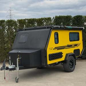 Caravane compacte tout-terrain avec cuisine moderne, espace de couchage et salle à manger pour 4 personnes, idéale pour le camping aventure. - Product Image 5