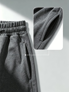 Shorts de sport en molleton pour homme – Tissu doux, taille ajustable, décontracté, pour la course, l'entraînement, le quotidien, confortable avec poches - Product Image 4