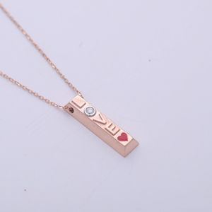 Collar con Colgante Minimalista de Barra de Amor, Tono Oro Rosa/Amarillo/Blanco de 9K - Product Image 1