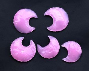 Cuarzo Rosa Forma de luna creciente Hecho a mano Piedra preciosa tallada Cristal Tallado Feng Shui Lunas crecientes - Product Image 2