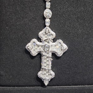 Collier pendentif croix SARVA en argent sterling 925 avec moissanite, chaîne de luxe en forme de croix chrétienne, émeraude ovale, poire, taille ronde VVS1, unisexe - Product Image 4