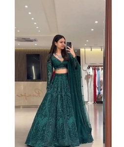 Lehenga Choli Tradicional Indio con Bordado Zari para Bodas y Eventos Festivos, Ropa Elegante para Mujer - Product Image 1