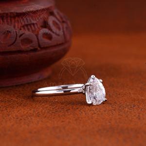 Bague de fiançailles classique solitaire avec diamant taille poire en or blanc 14 carats - Product Image 3