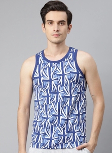 Camiseta sin mangas con estampado geométrico para hombre, cuello redondo, informal, transpirable, de poliéster tejido, con patrón azul y blanco - Product Image 4