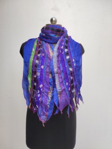 Écharpe en soie bleue à imprimé géométrique ethnique, forme carrée, multifonctionnelle, tendance pour femmes, toutes saisons - Product Image 4