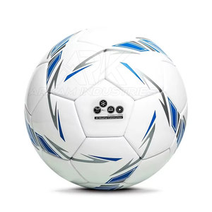 Ballon de football professionnel de qualité supérieure, durable, performant, avec une forme qui se maintient fièrement. - Product Image 2